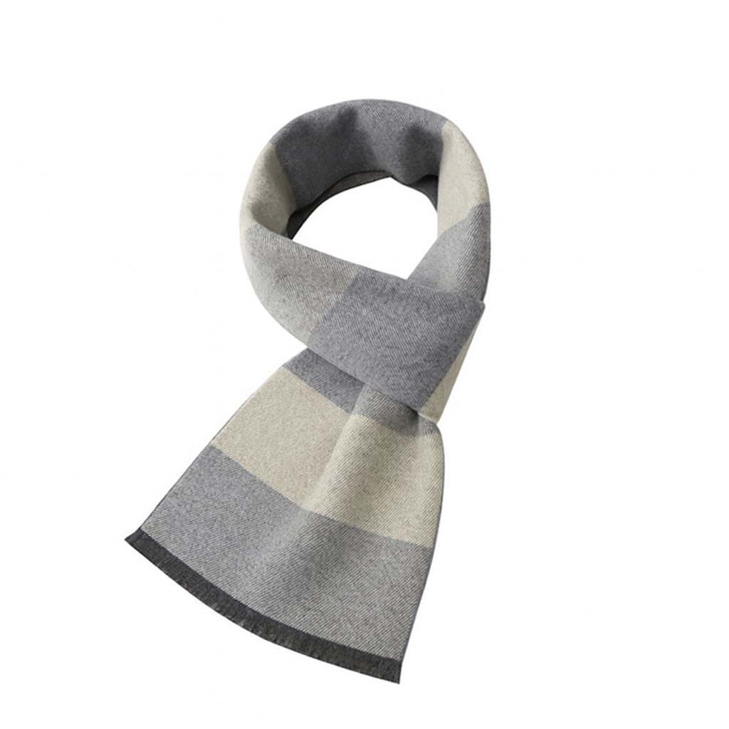 Frost Fade - luxurious blend of 60% polyester and 40% acrylic. Length of 180 cm and a classic width of 30 cm
