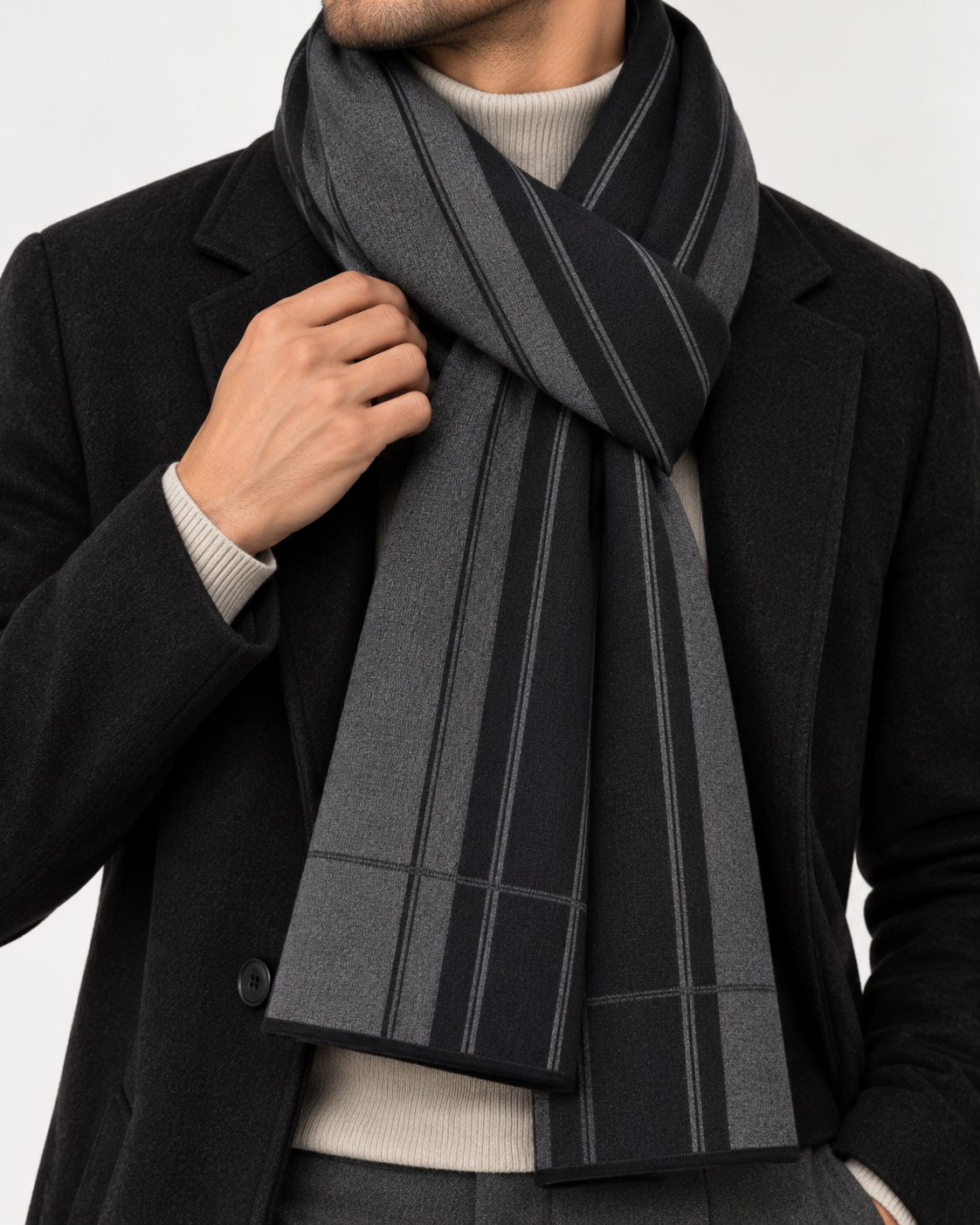 Midnight Stride - luxurious blend of 60% polyester and 40% acrylic. Length of 180 cm and a classic width of 30 cm