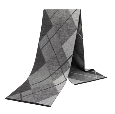 Silver Echo - luxurious blend of 60% polyester and 40% acrylic. Length of 180 cm and a classic width of 30 cm