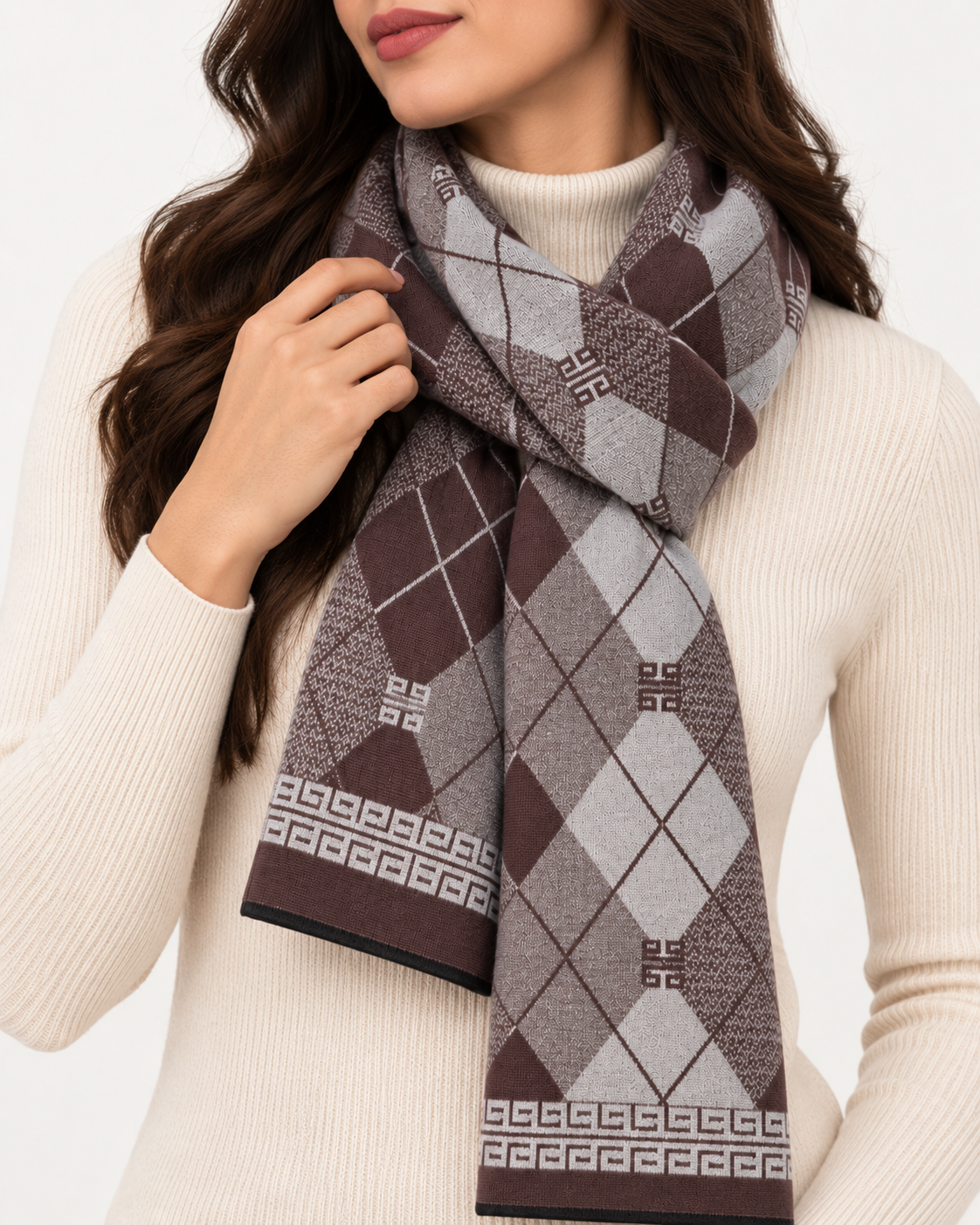 Argyle Classic - luxurious blend of 60% polyester and 40% acrylic. Length of 180 cm and a classic width of 30 cm