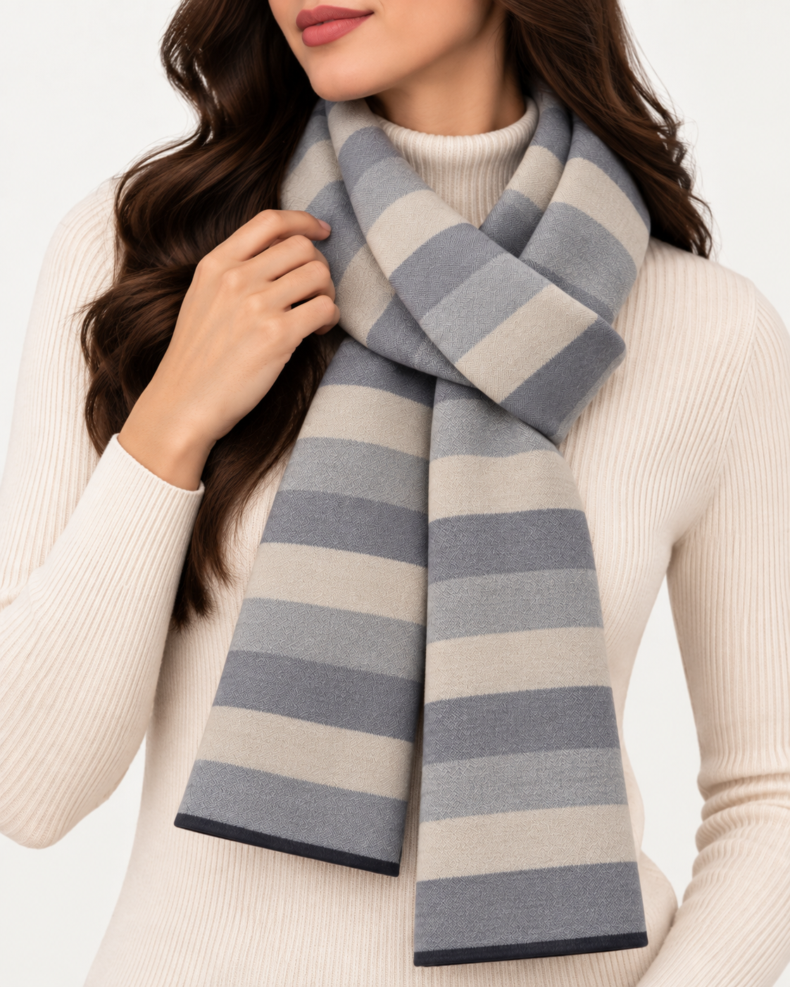 Frost Fade - luxurious blend of 60% polyester and 40% acrylic. Length of 180 cm and a classic width of 30 cm - Ultimo
