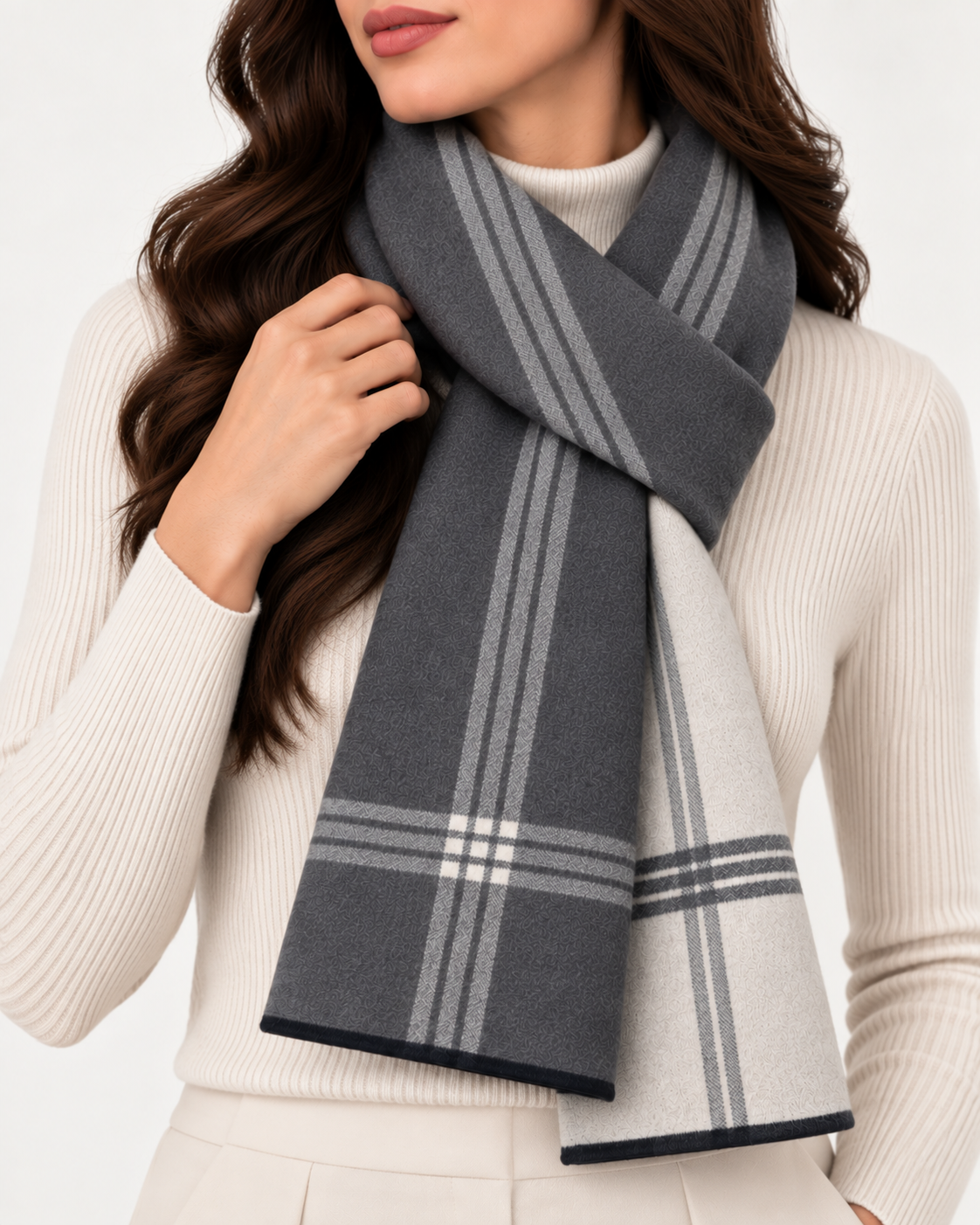 Monarch Line - luxurious blend of 60% polyester and 40% acrylic. Length of 180 cm and a classic width of 30 cm