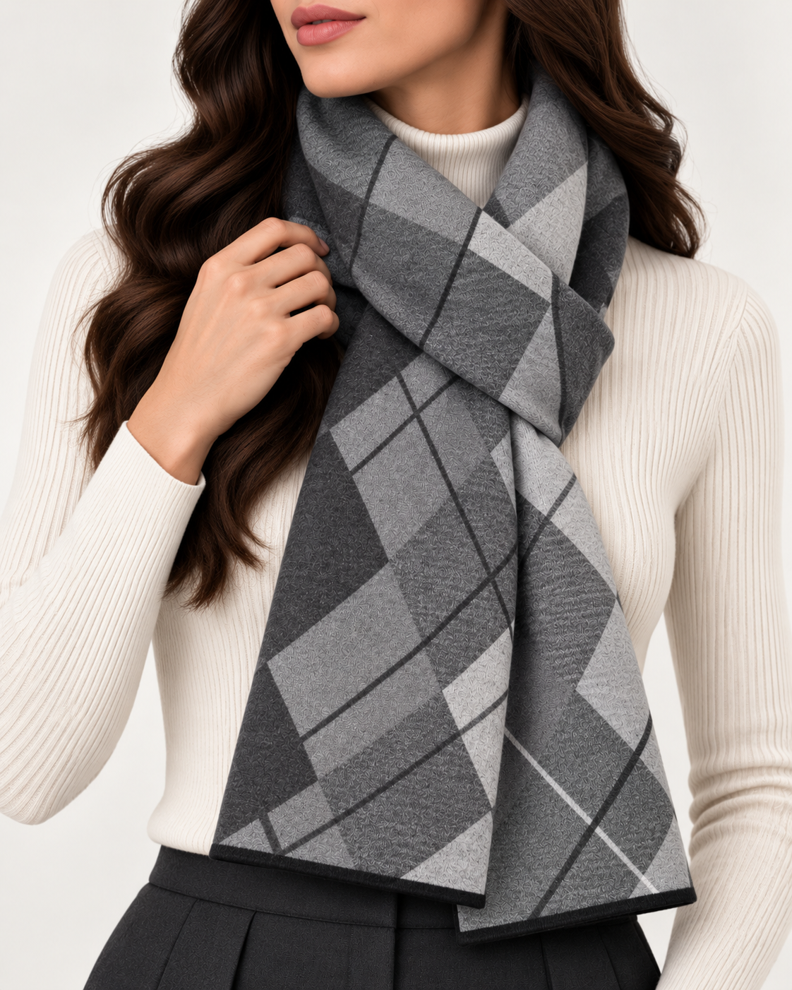 Silver Echo - luxurious blend of 60% polyester and 40% acrylic. Length of 180 cm and a classic width of 30 cm - Ultimo